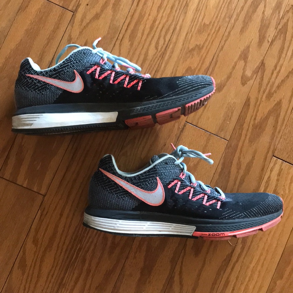 Nike women’s size 11 Vomero sneakers